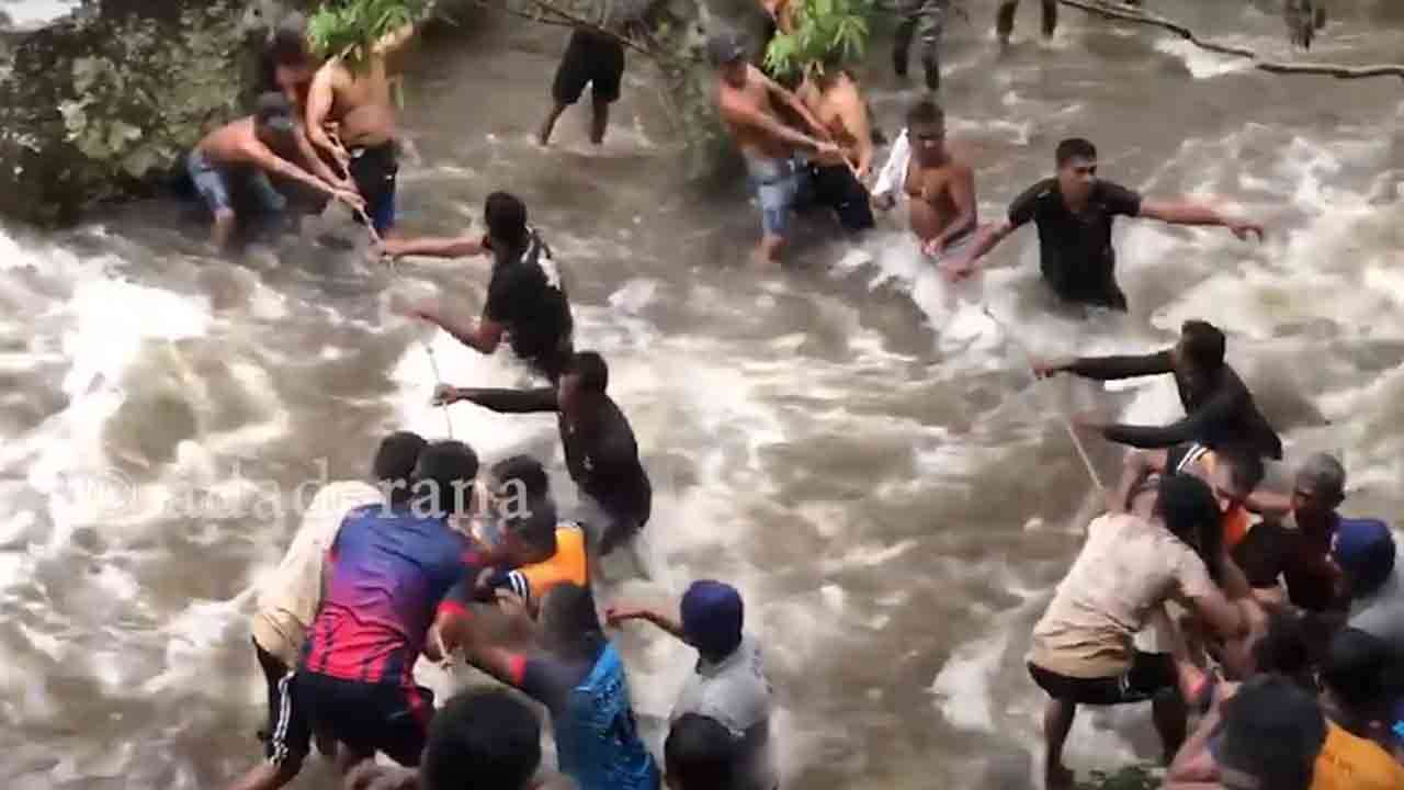 காற்றாற்று வெள்ளத்தில் சிக்கியிருந்த 35 பேர் மீட்பு