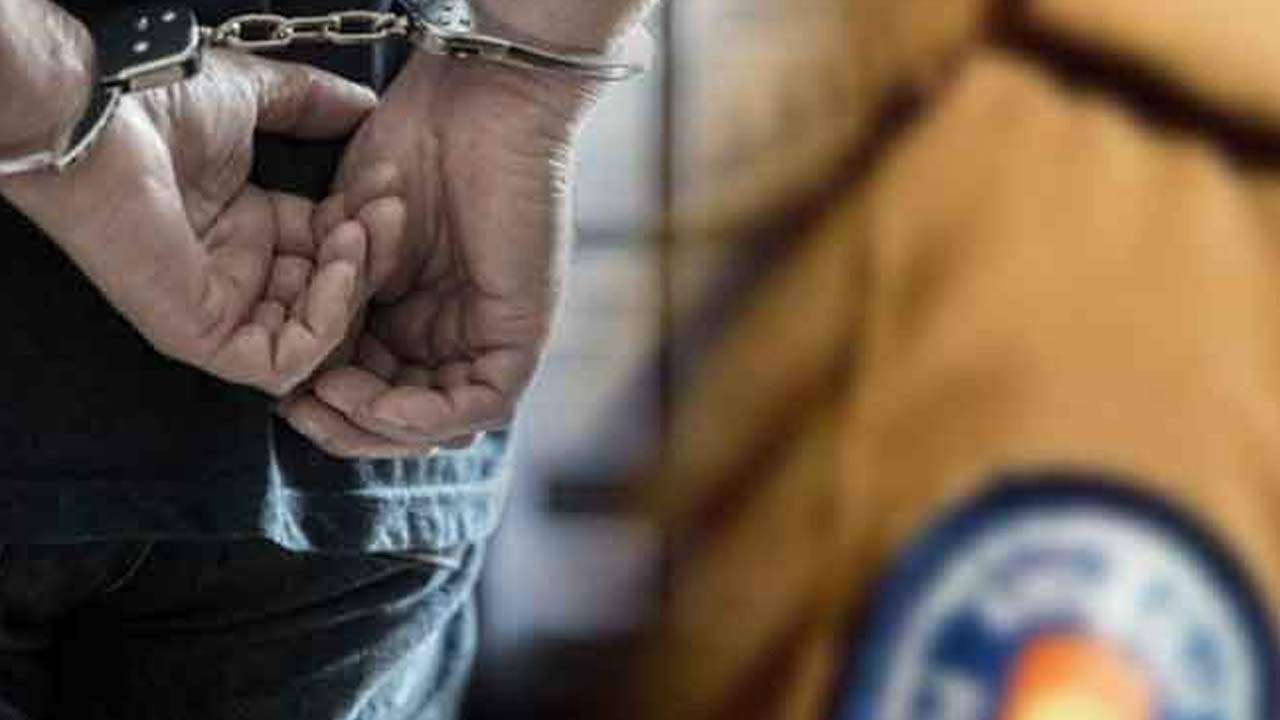 இலஞ்சம் கோரிய பொலிஸ் அதிகாரிகள் இருவர் கைது
