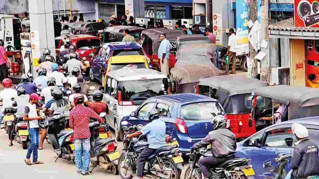 நாட்டில் எரிபொருள் தட்டுப்பாடு ஏன் ஏற்பட்டது? 