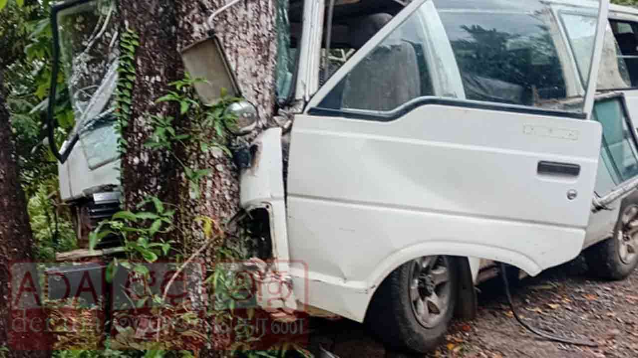மாணவர்களை ஏற்றிச் சென்ற வேன் விபத்து
