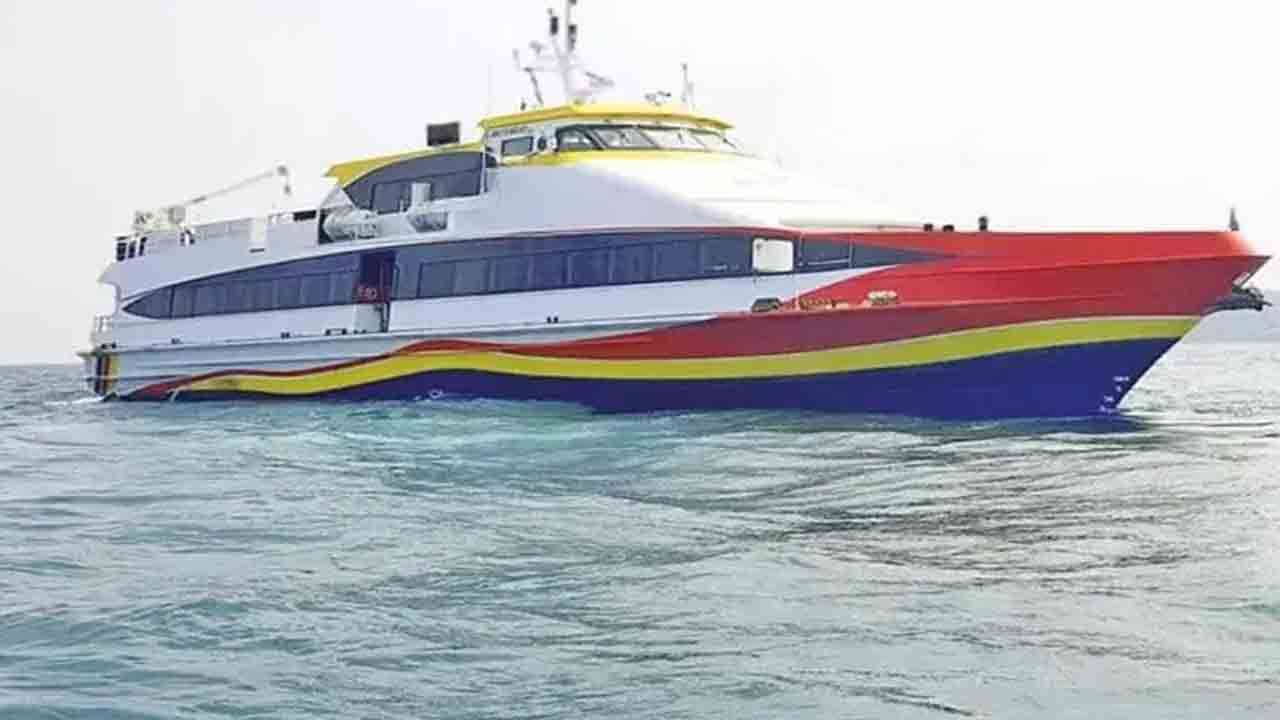 நடுக்கடலில் தத்தளித்த நாகை, இலங்கை பயணிகள் கப்பல்