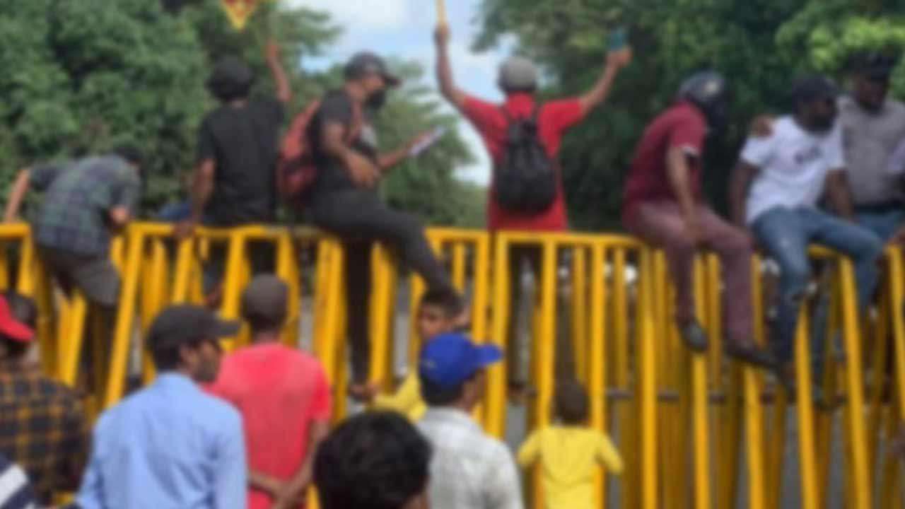 போராட்டக்காரர்களுக்கு நீதிமன்றின் அதிரடி உத்தரவு