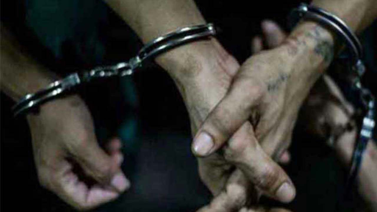 போலி இலக்கத் தகடுகள் கொண்ட வாகனங்களுடன் மூவர் கைது