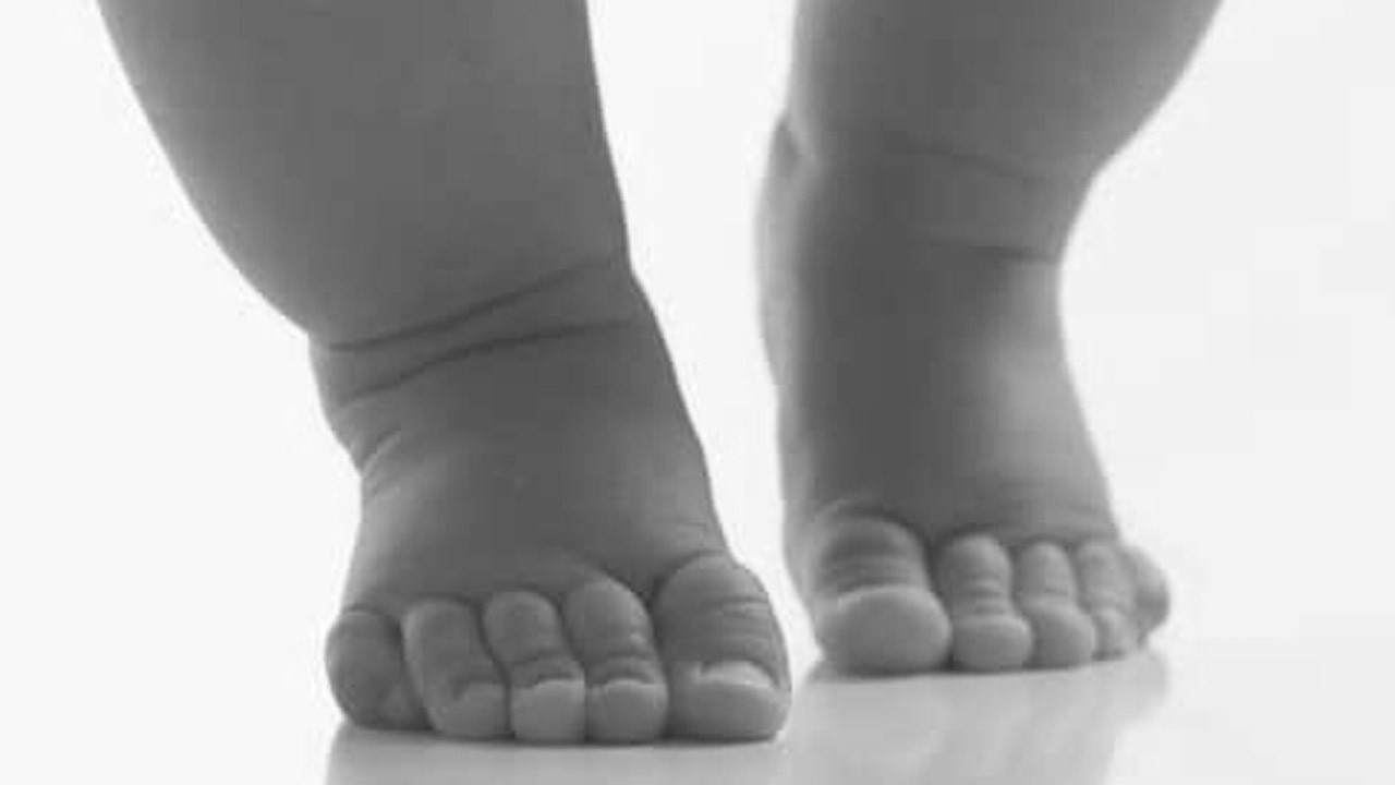 நீர் நிரம்பிய குழியில் விழுந்து குழந்தை உயிரிழப்பு