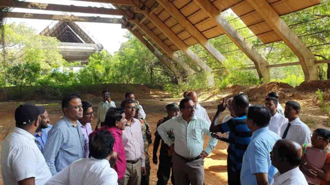 காங்கேசன்துறை சீமெந்து தொழிற்சாலைக்கு விஜயம் செய்த அமைச்சர் குழு 