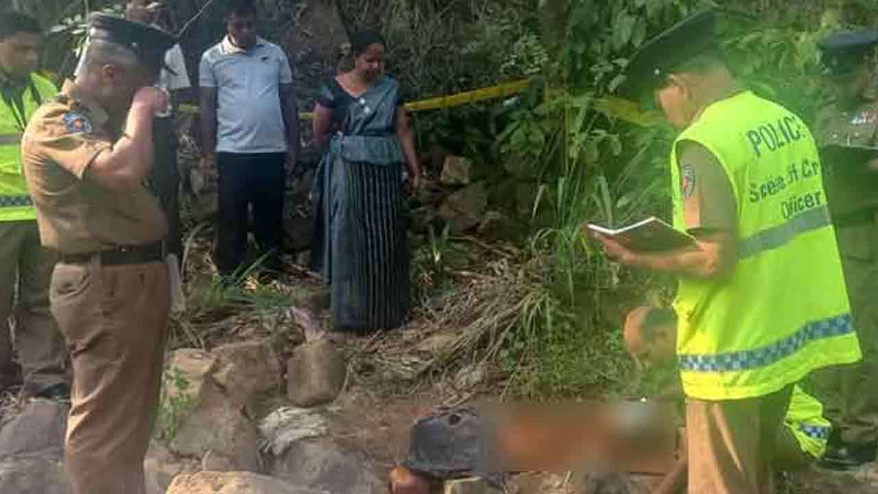 இரண்டு மண்டை ஓடுகளுடன் மனித எச்சங்கள் மீட்பு