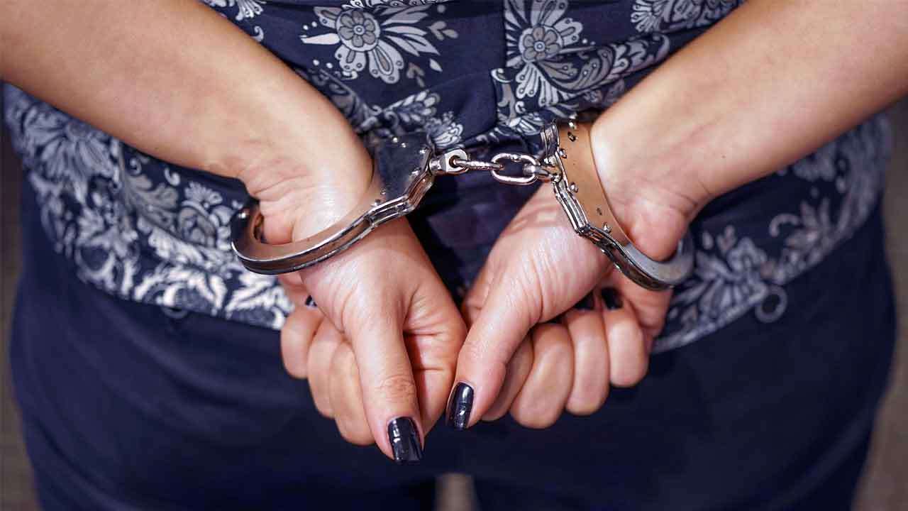 ஹெரோயின் விற்பனையில் ஈடுபட்ட இளம் பெண் கைது