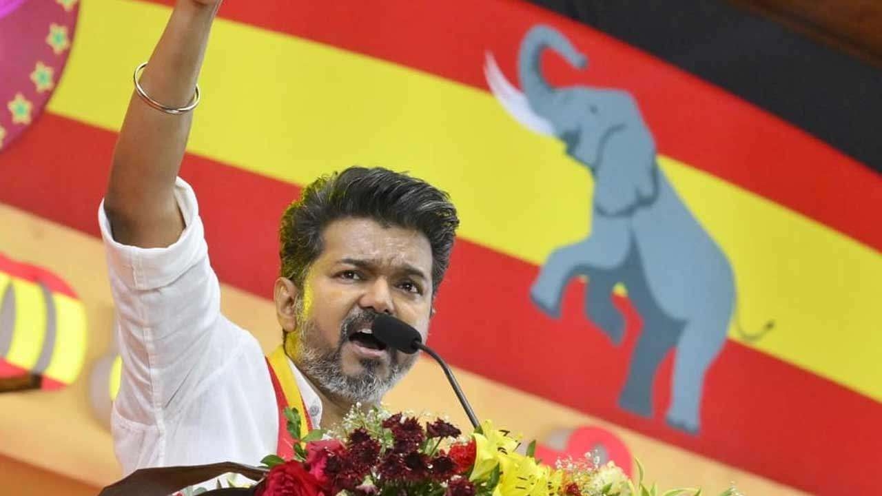 யாழில் பறந்த தமிழக வெற்றிக் கழக கொடி!