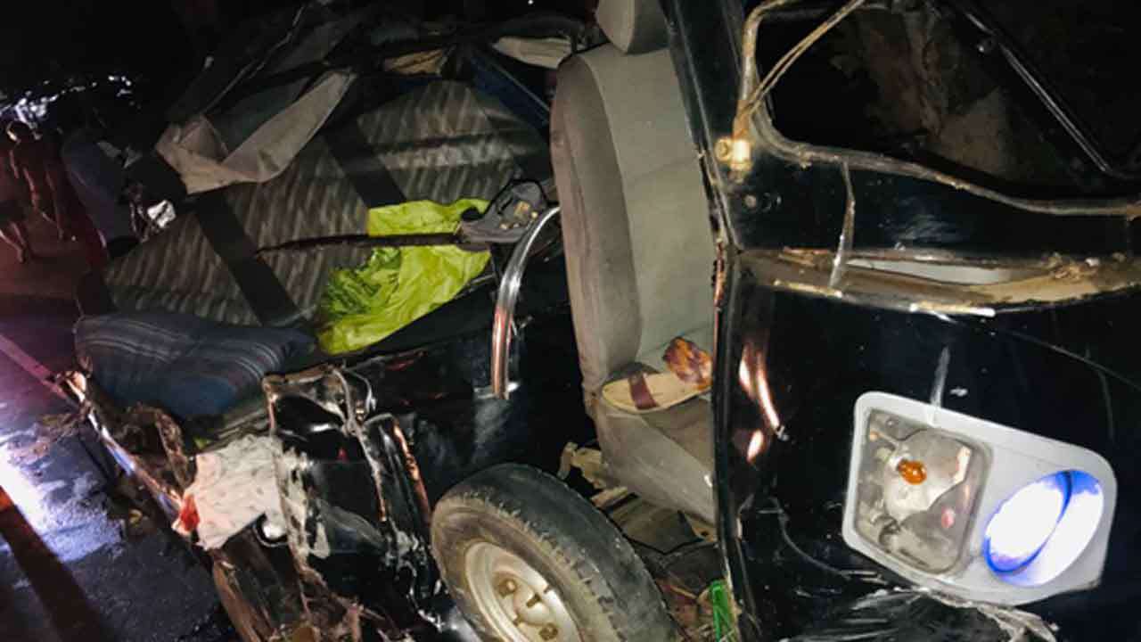 9 பேருடன் பயணித்த முச்சக்கரவண்டி விபத்து - மூவர் பலி