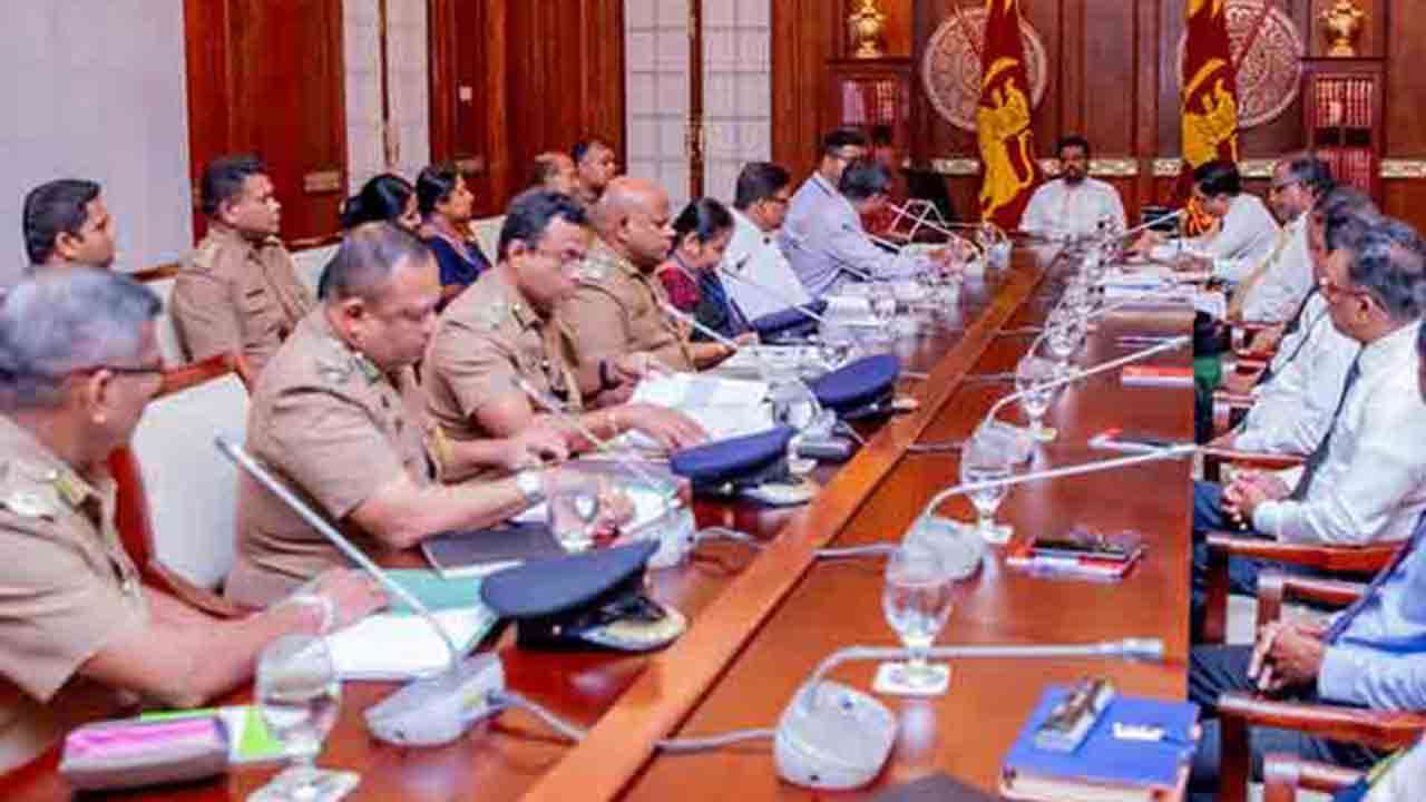 ஜனாதிபதிக்கும் மதுவரித் திணைக்கள அதிகாரிகளுக்கும் இடையில் சந்திப்பு