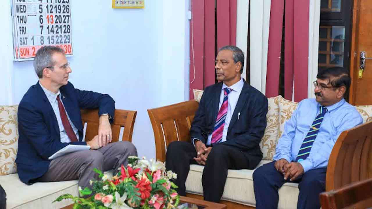 அமெரிக்கத் தூதரக அதிகாரிகள் குழு யாழ். பல்கலைக்கழகத்துக்கு விஜயம்