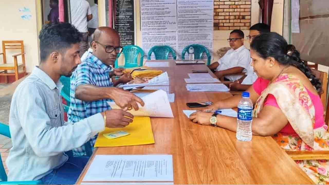 வவுனியாவில் தமிழரசுக்கட்சி வேட்புமனுவை தாக்கல் செய்தது!