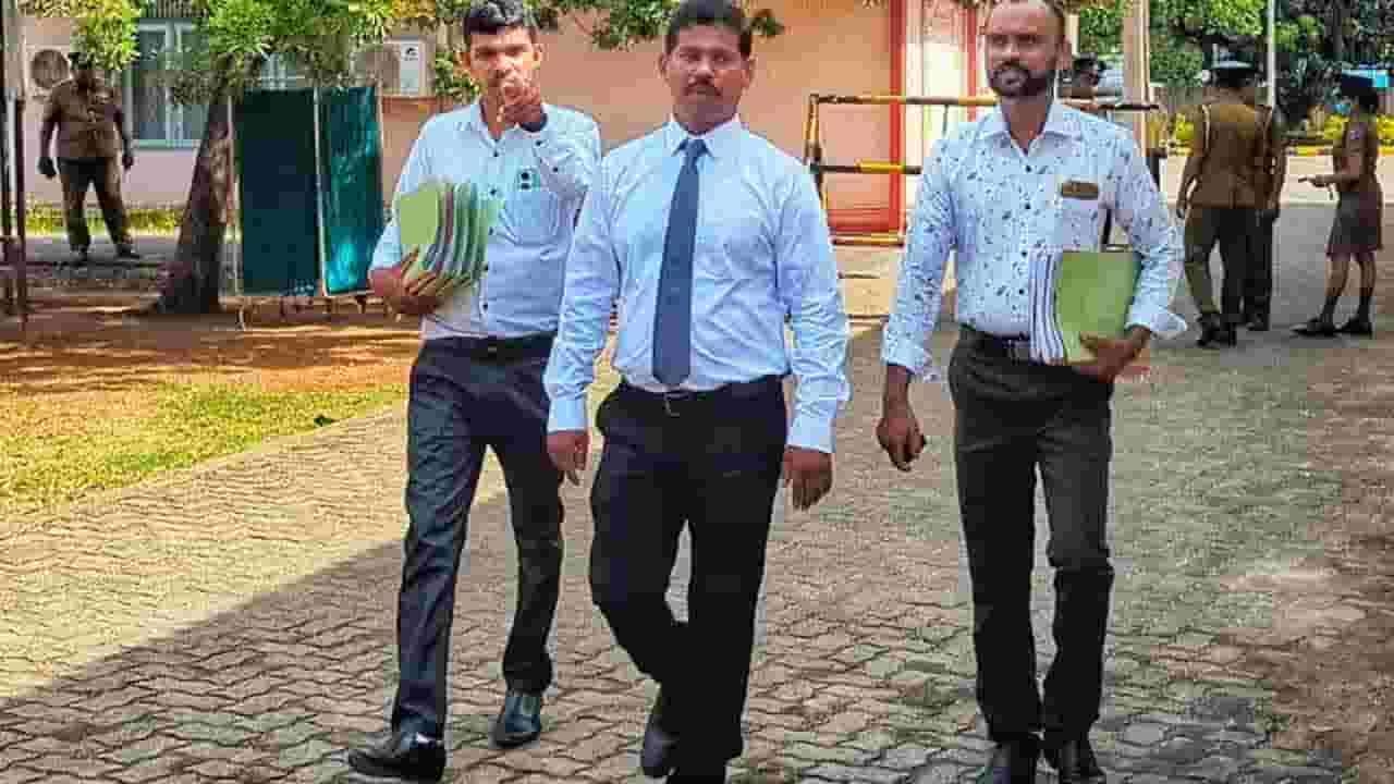 தேசிய மக்கள் சக்தி வவுனியாவில் வேட்புமனு தாக்கல் செய்தது!