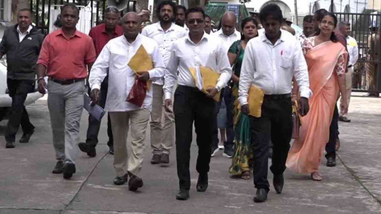 வேட்பு மனுவை தாக்கல் செய்த ஸ்ரீலங்கா பொதுஜன பெரமுன