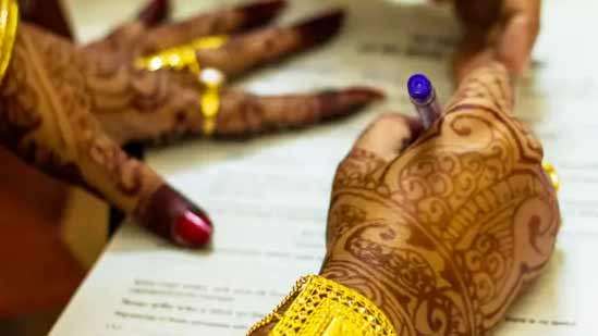மனைவி சுயஇன்பத்தில் ஈடுபடுகிறார்