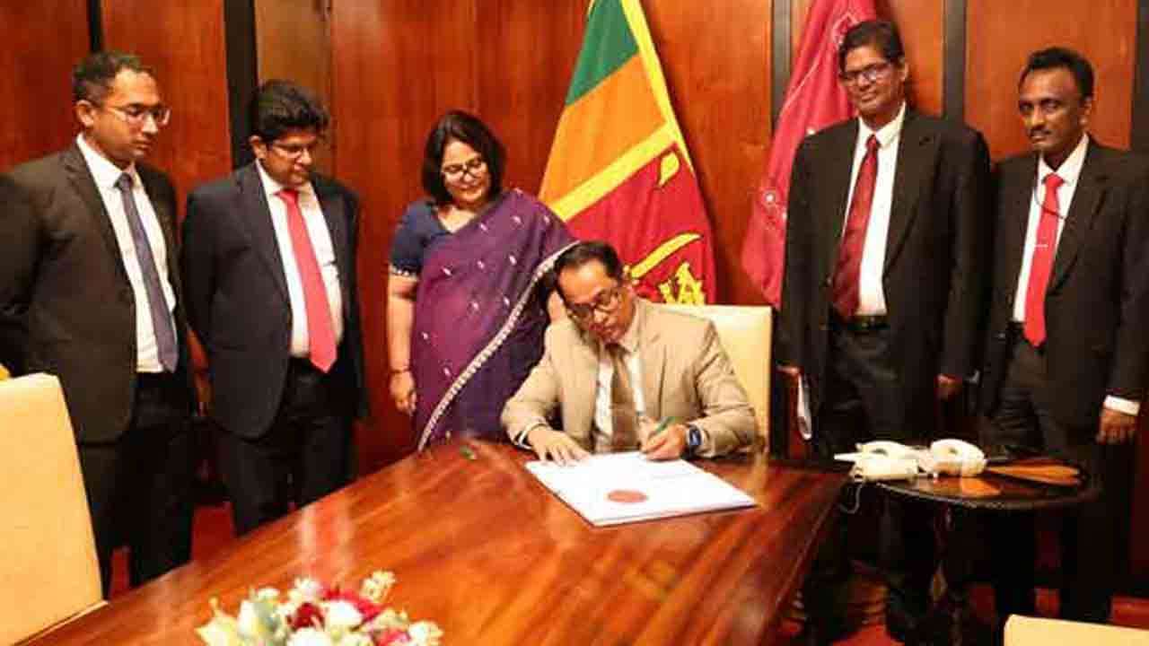 ஒதுக்கீட்டுச் சட்டமூலத்தில் சபாநாயகர் கைச்சாத்து
