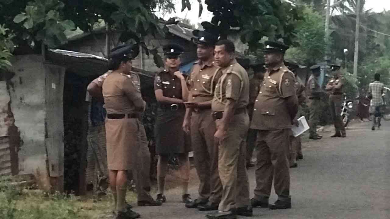 வவுனியாவில் இராணுவம் மற்றும் பொலிசார் இணைந்து திடீர் சுற்றிவளைப்பு