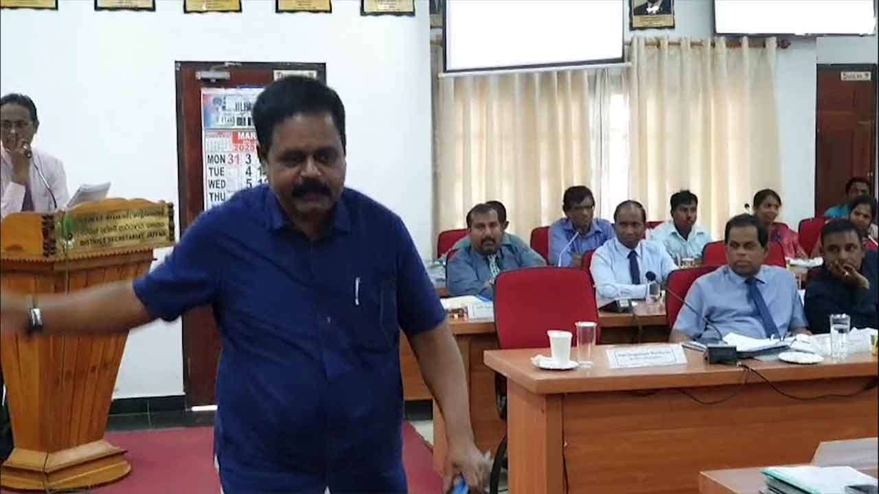 கூட்டத்தை விட்டு வெளியேறிய ஸ்ரீதரன் MP!
