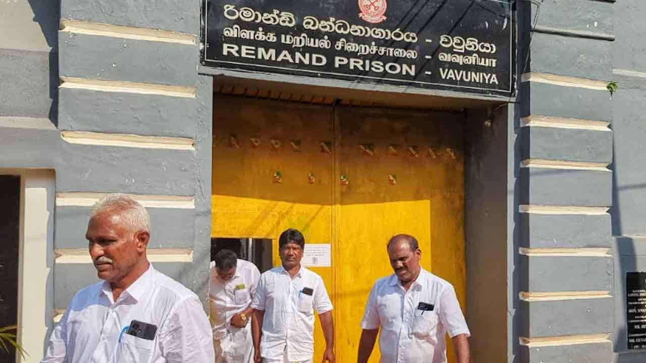 வவுனியா சிறையில் உள்ள மீனவர்களை பார்வையிட்ட இந்திய மீனவ சங்க பிரதிநிதிகள்