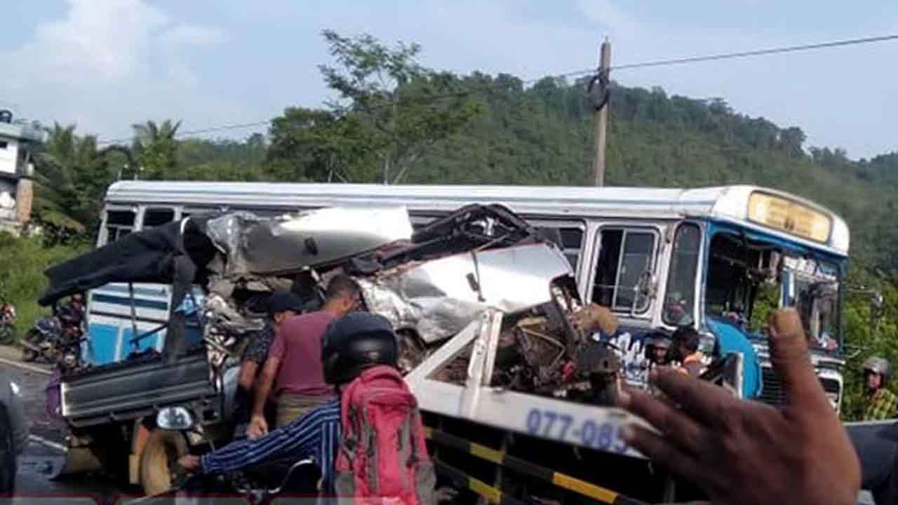 பஸ் - லொறி விபத்து : பாடசாலை மாணவர்கள் உட்பட 15 பேர் காயம்