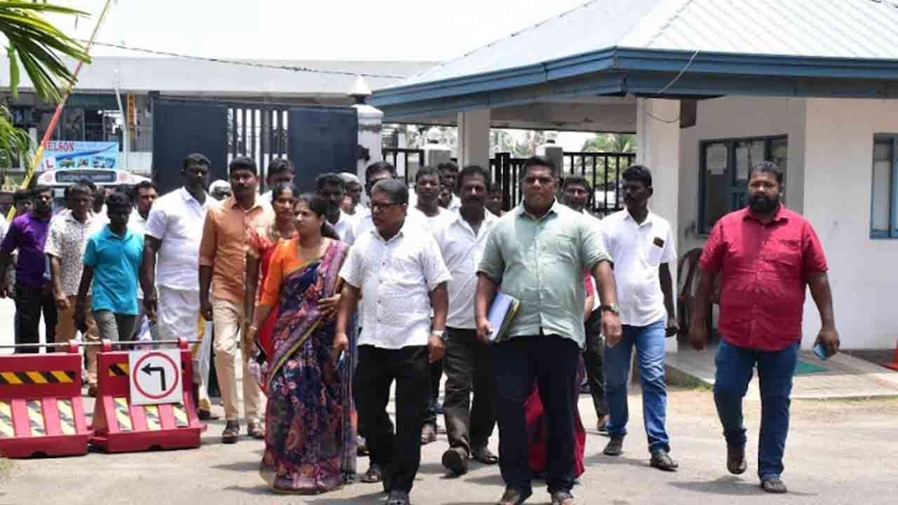 மக்கள் எங்களை ஆதரித்து வெற்றி பெறச் செய்ய வேண்டும்