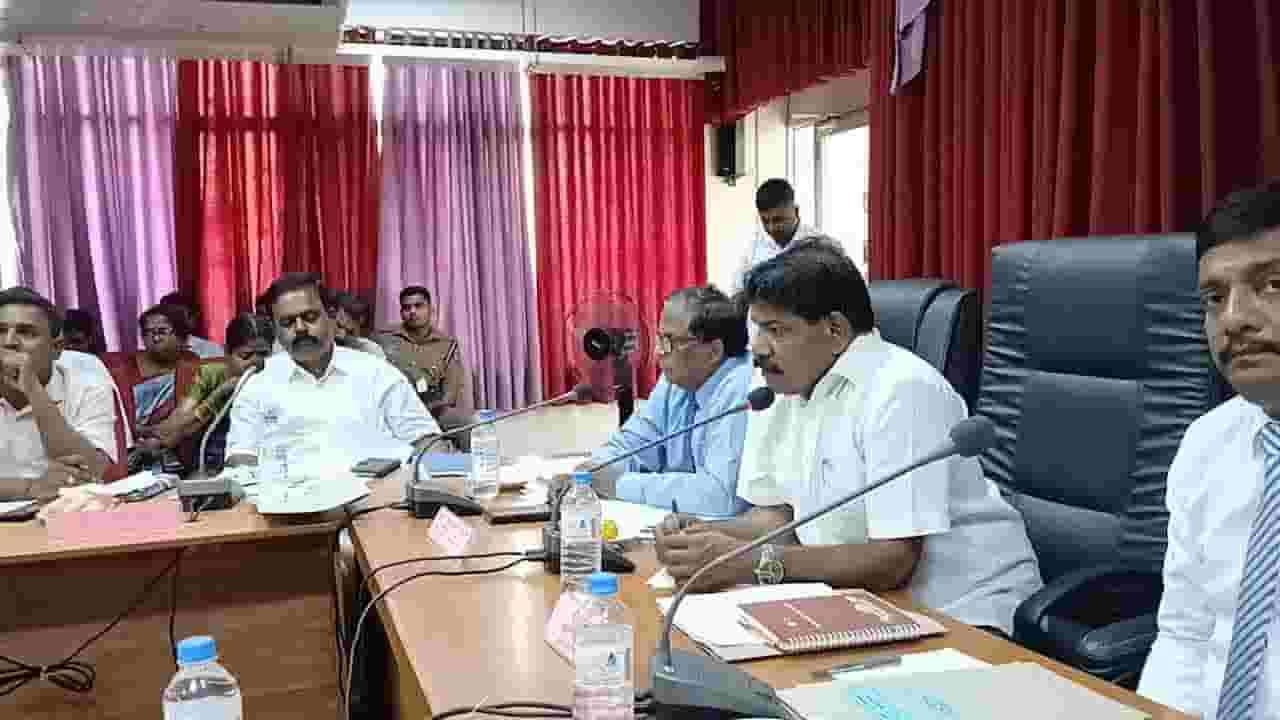 கிளிநொச்சி மாவட்ட அபிவிருத்தி குழு கூட்டம்