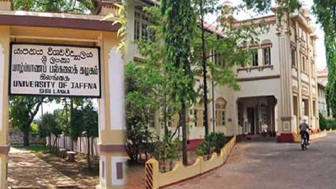 புதுமுக மாணவன் தாக்கப்பட்டமை தொடர்பில் சிரேஷ்ட மாணவர்கள் நால்வருக்கு வகுப்புத் தடை