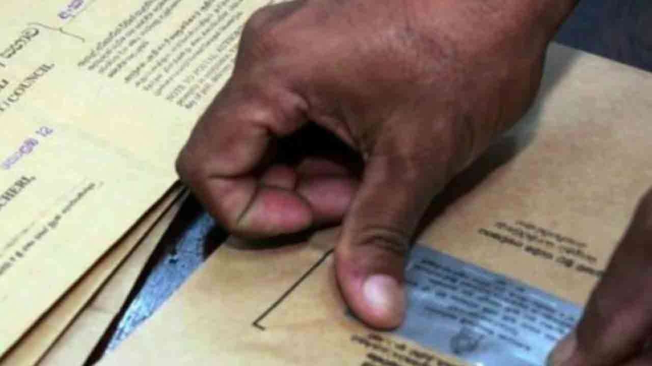 தபால் மூலம் வாக்களிக்க 700,000 பேர் விண்ணப்பம்