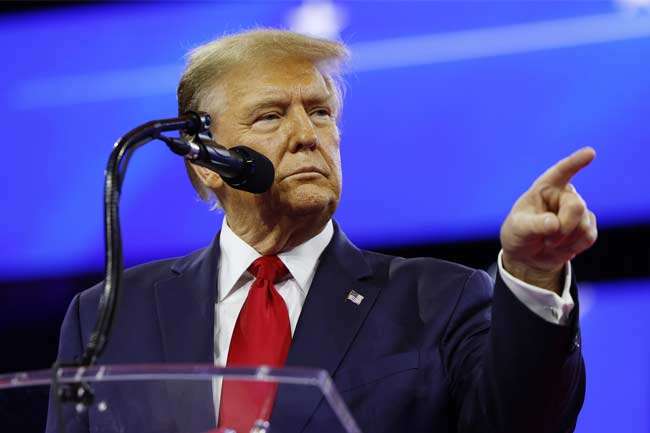 பங்குச் சந்தை வீழ்ச்சிக்கு டிரம்ப் காரணமா?