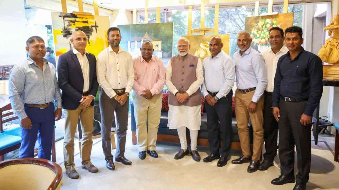 இந்தியப் பிரதமர், 96 உலக செம்பியன்களைச் சந்தித்தார்