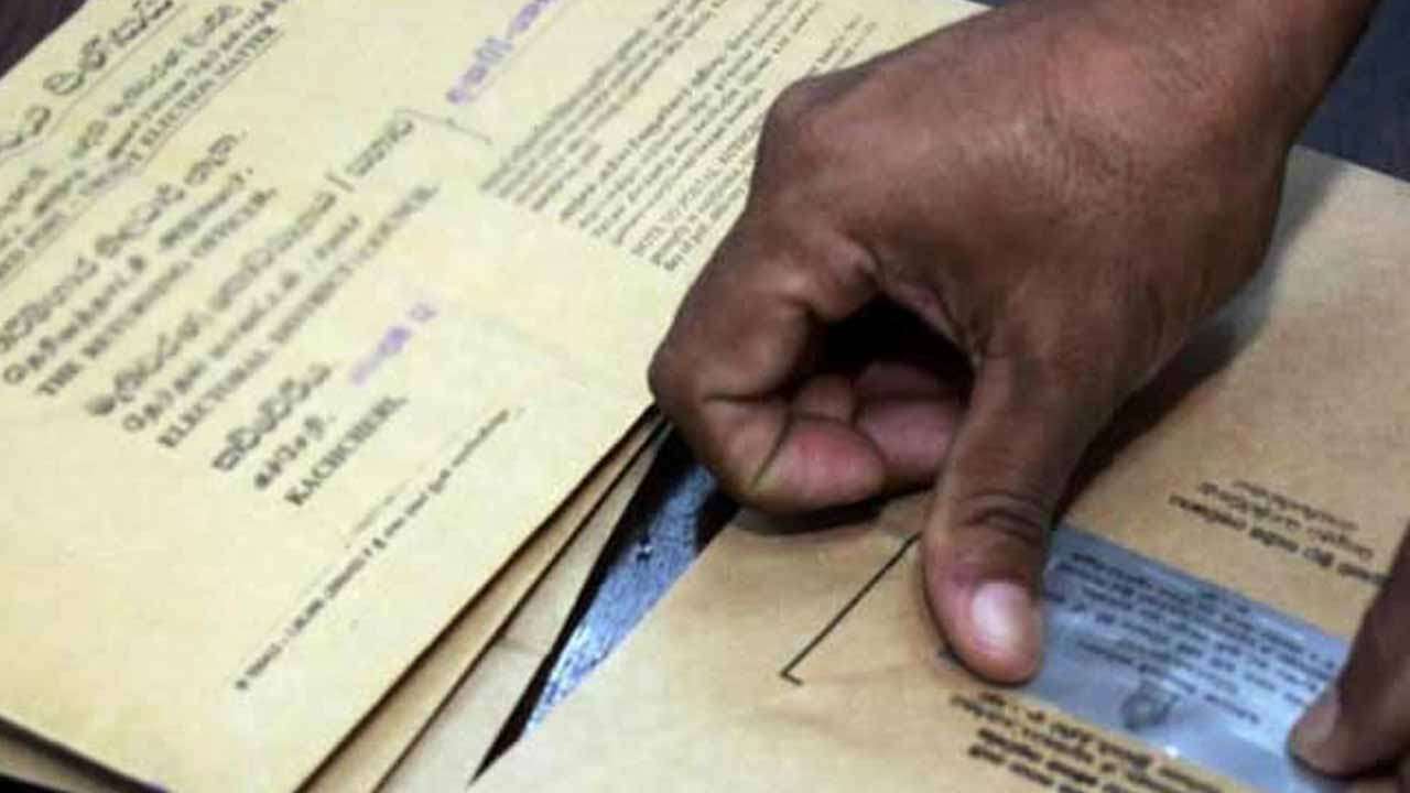 தபால் வாக்குச் சீட்டுகள் தயார் நிலையில்