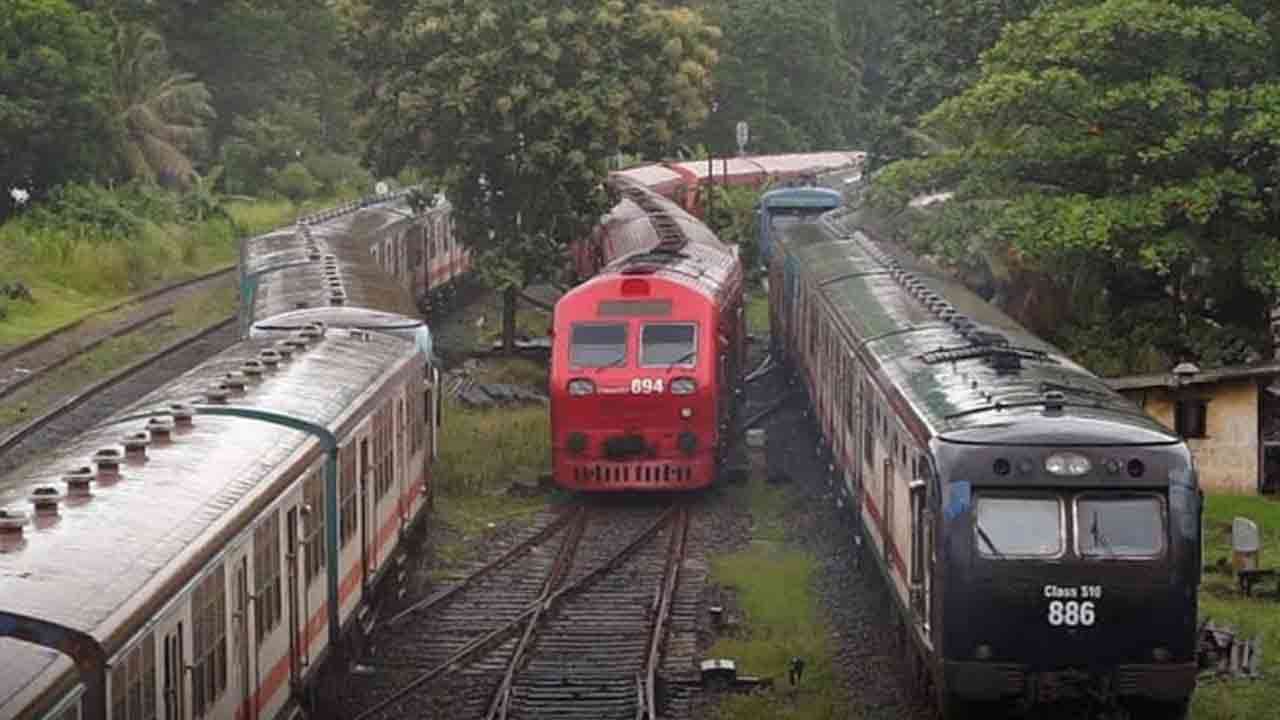 புத்தாண்டை முன்னிட்டு 10 சிறப்பு ரயில்கள் சேவையில்