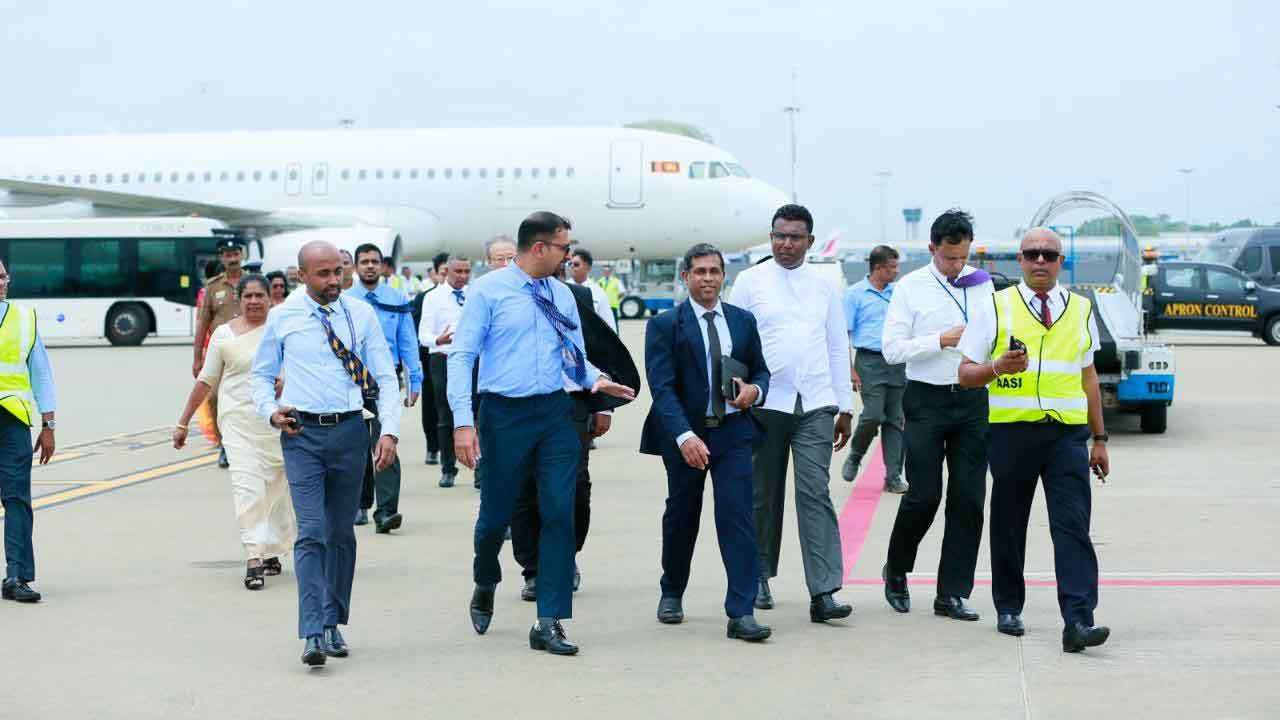 கோப் குழு அதிகாரிகள் விமான நிலையத்திற்கு நேரடி விஜயம்