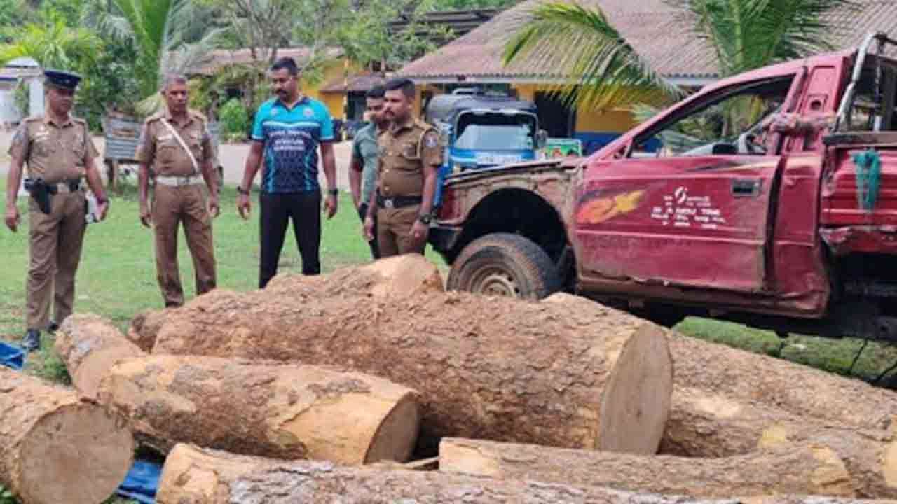 மரக்கடத்தலில் ஈடுபட்ட வாகனத்தை விரட்டிப் பிடித்த பொலிஸார்