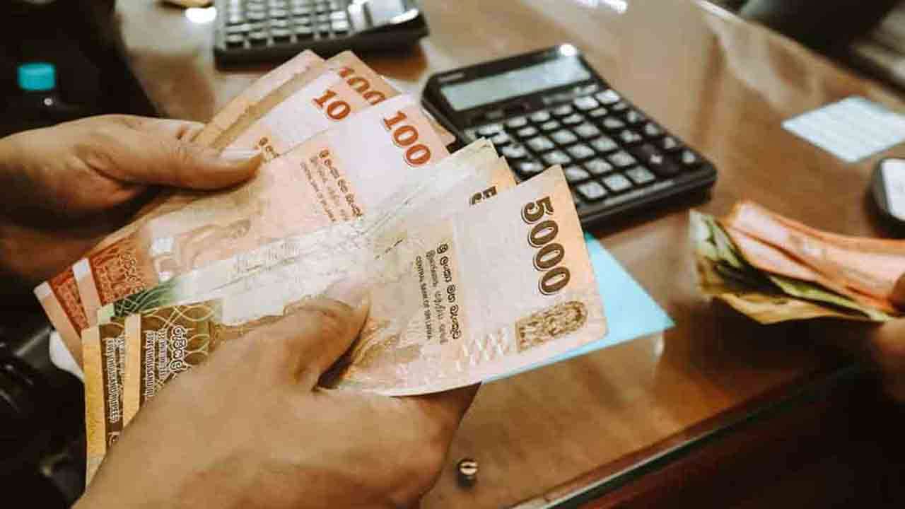 10000/- வழங்கப்படுவதாக பரவும் தகவல் பொய்!