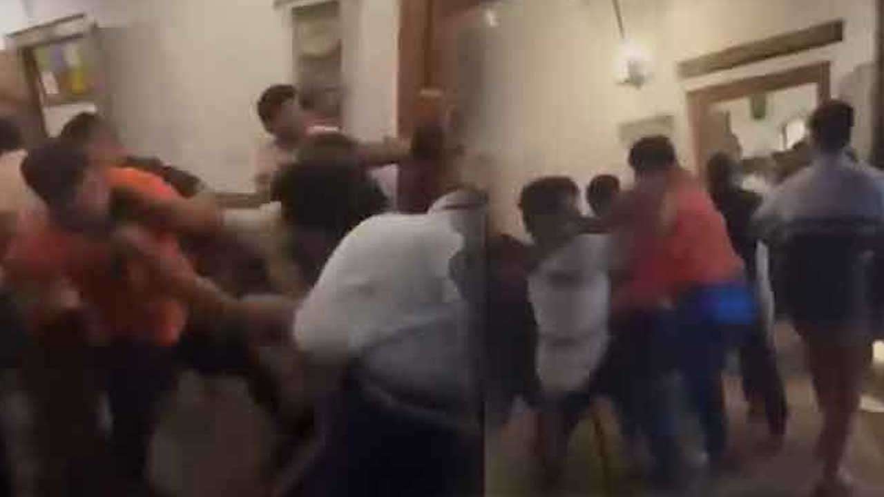 உணவு முன்பதிவு செய்து காத்திருந்தவர்கள் மீது கொடூரத் தாக்குதல்