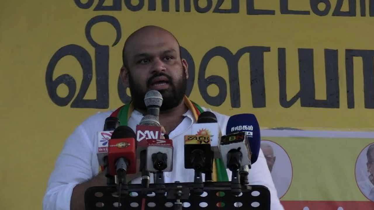 நத்தார் பாப்பாவாக மாறியுள்ள ஜனாதிபதி -  சாணக்கியன் எம்.பி.