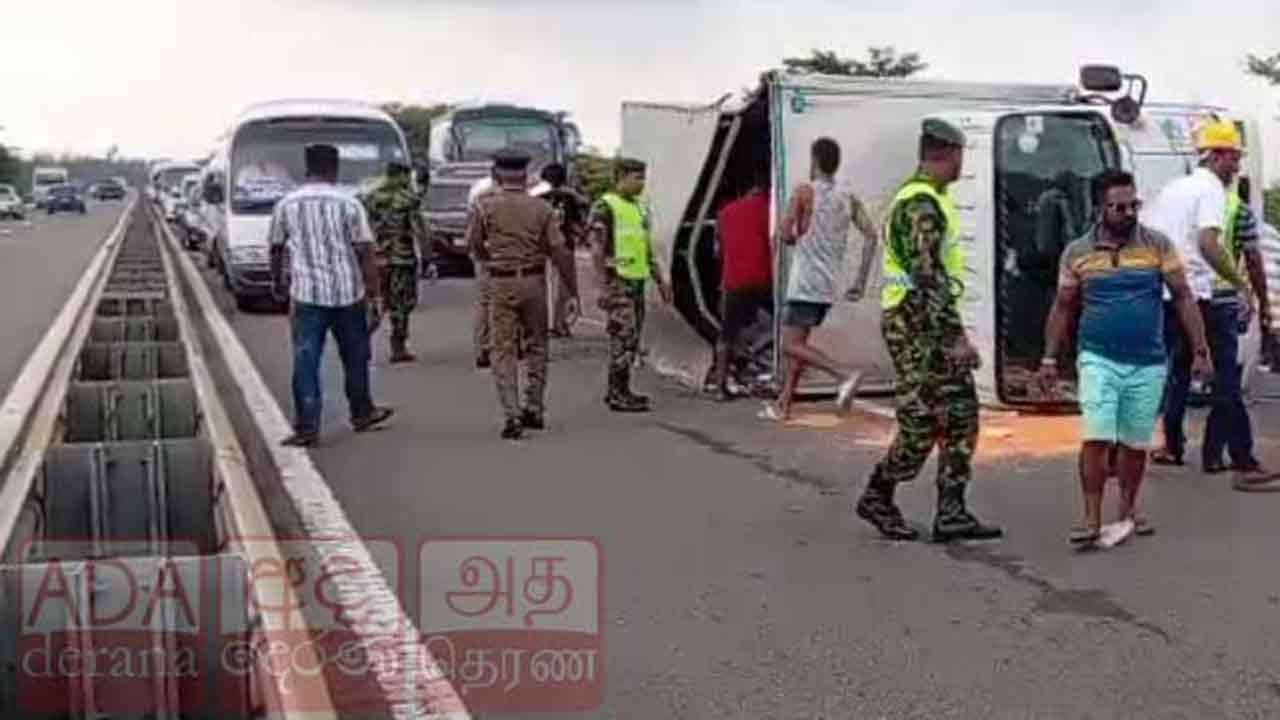 தெற்கு அதிவேக வீதியில் கடும் வாகன நெரிசல்