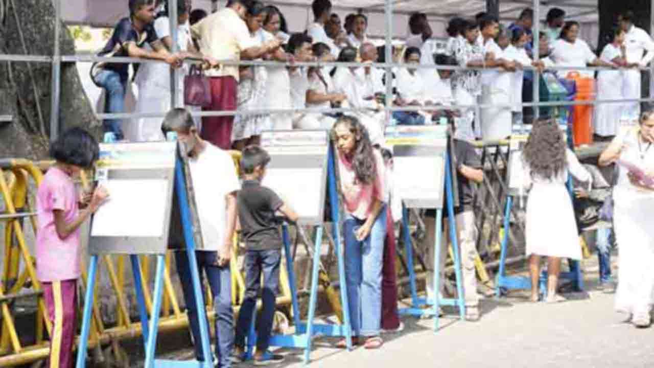 சிறி தலதா வழிபாட்டில் பங்கேற்கும் குழந்தைகளுக்கு ஓவியம் வரைய வாய்ப்பு