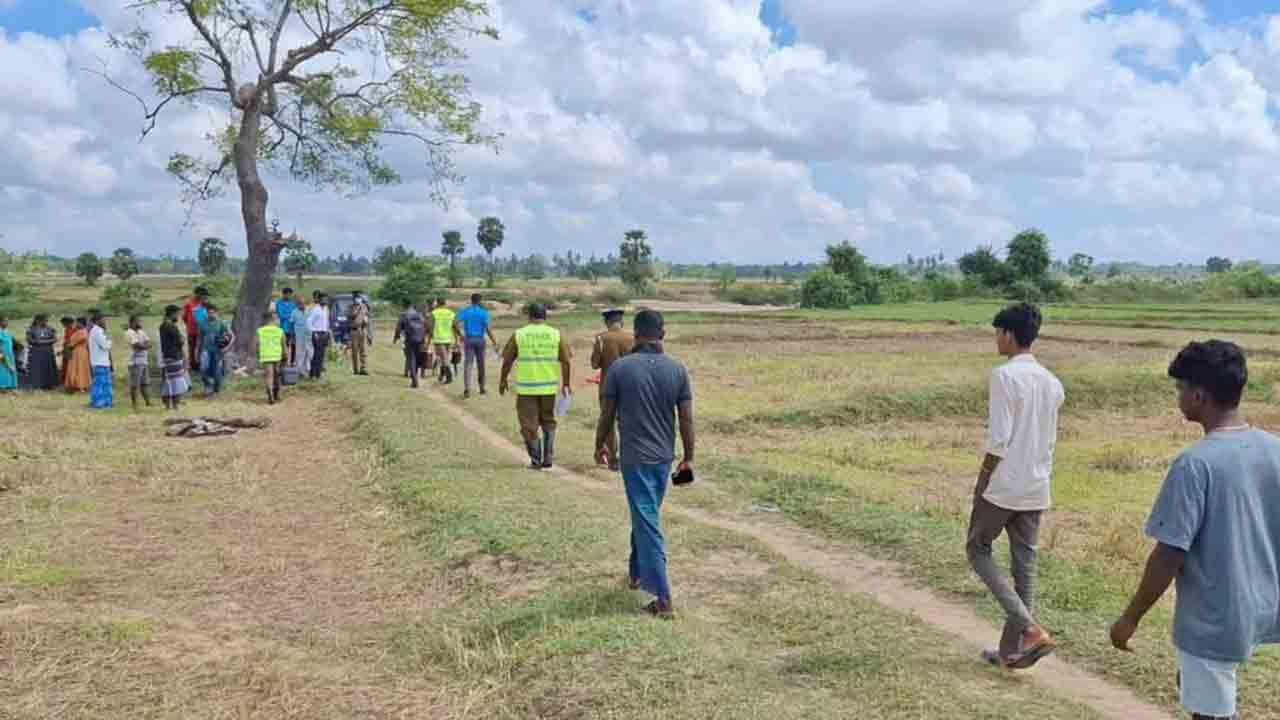வயல் வேலையில் ஈடுபட்டிருந்த ஒருவர் மின்னல் தாக்கி பலி