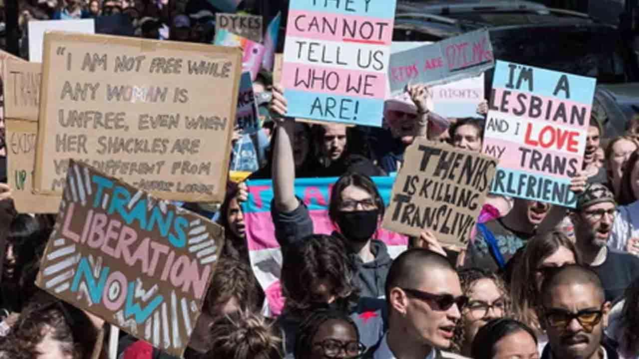 நீதிமன்ற தீர்ப்புக்கு எதிராக போராட்டம்