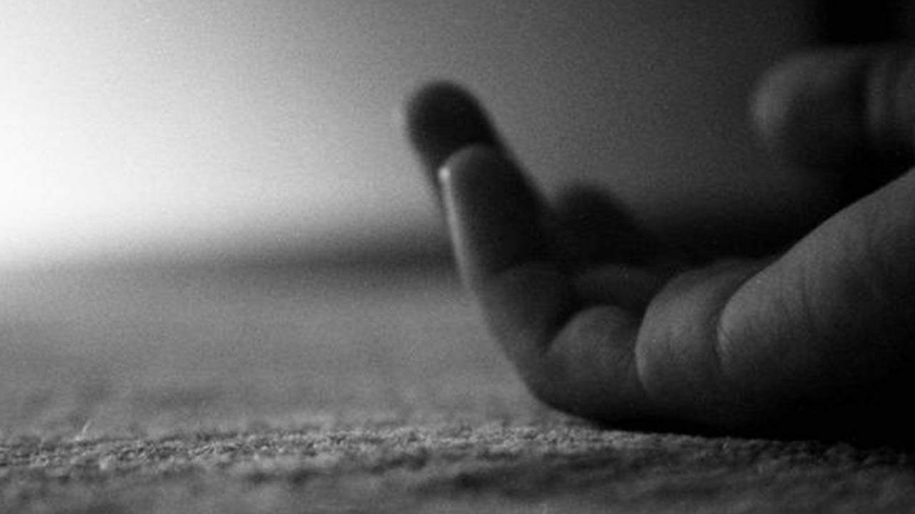 காயமடைந்த நிலையில் பெண்ணொருவரின் சடலம் மீட்பு