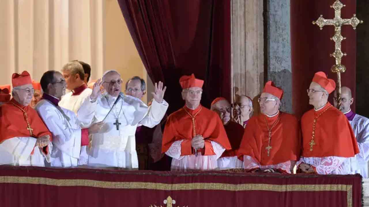 புதிய போப் எவ்வாறு தேர்வு செய்யப்படுவார்?