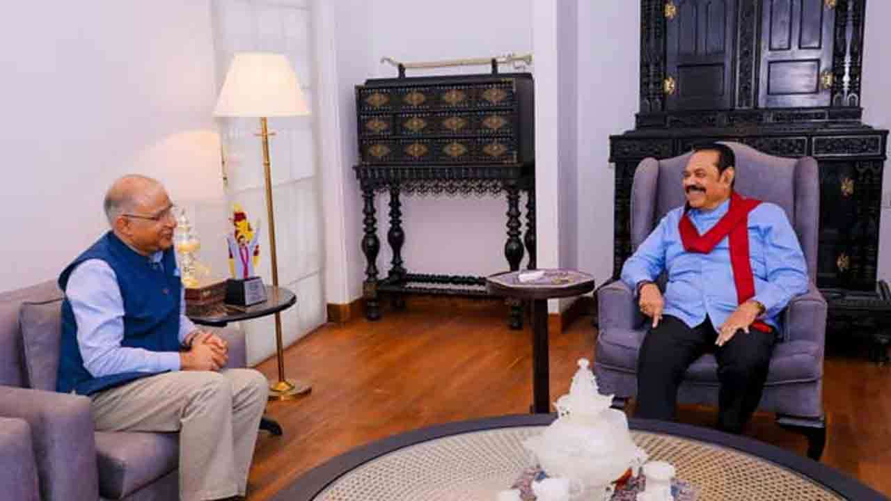 இந்திய உயர்ஸ்தானிகர், முன்னாள் ஜனாதிபதி மஹிந்த  சந்திப்பு