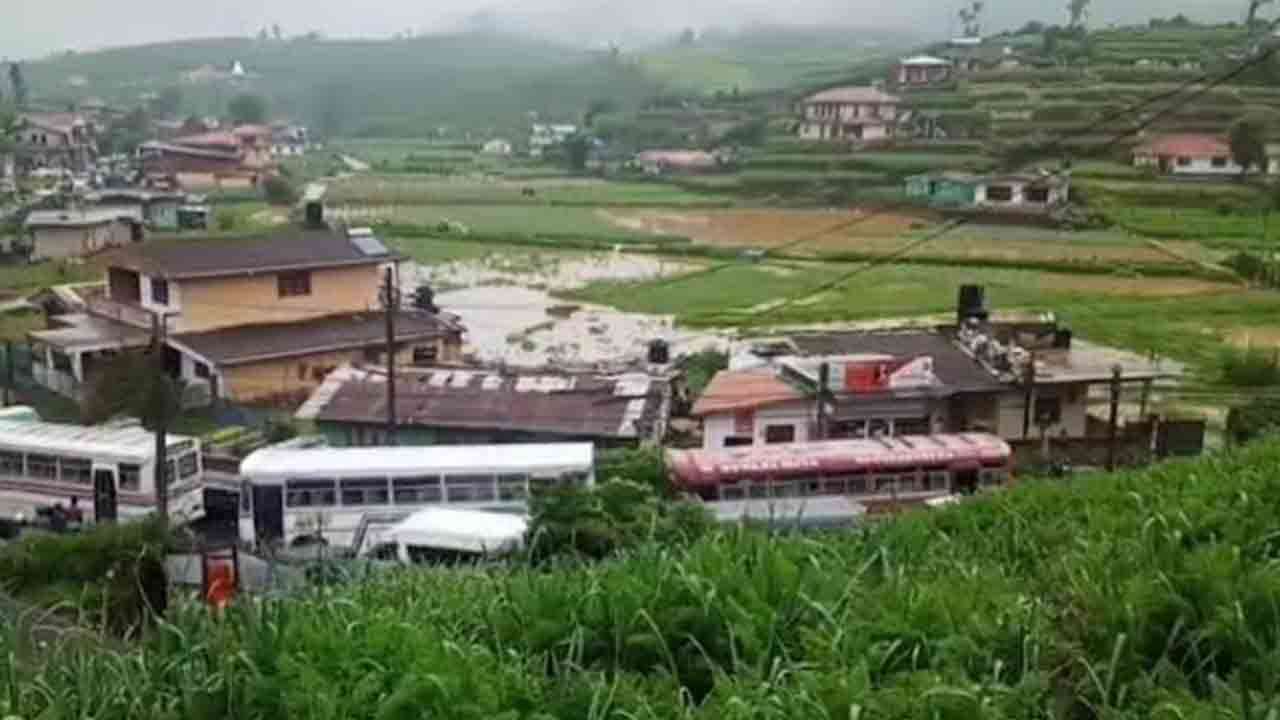 வெள்ள நீரில் மூழ்கிய நுவரெலியா