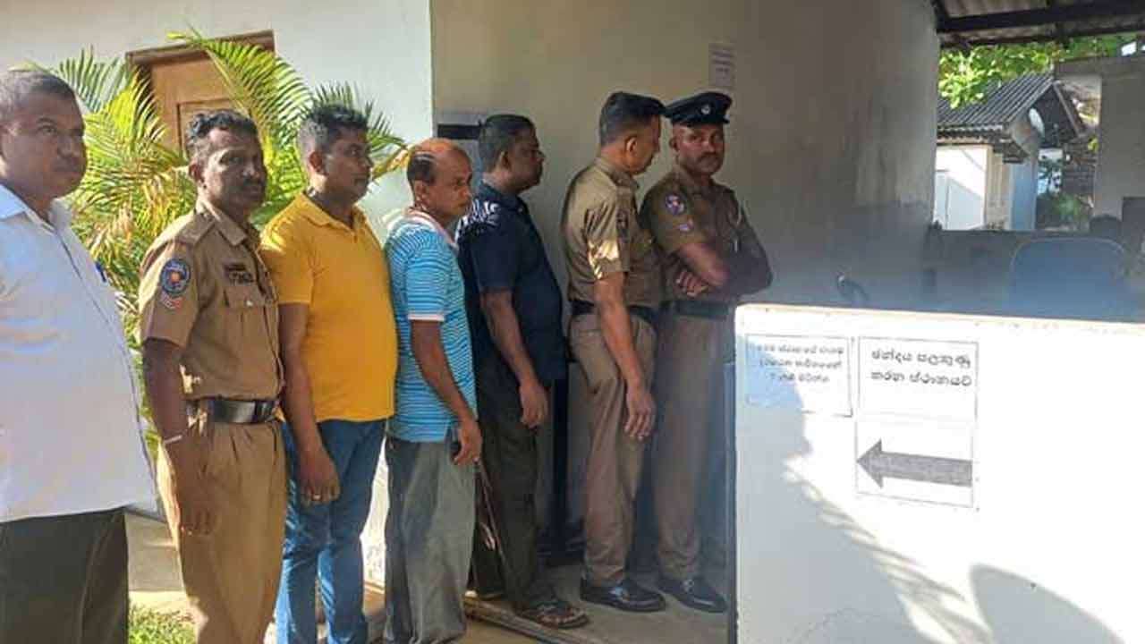 சுமூகமாக இடம்பெற்று வரும் தபால் மூல வாக்களிப்பு