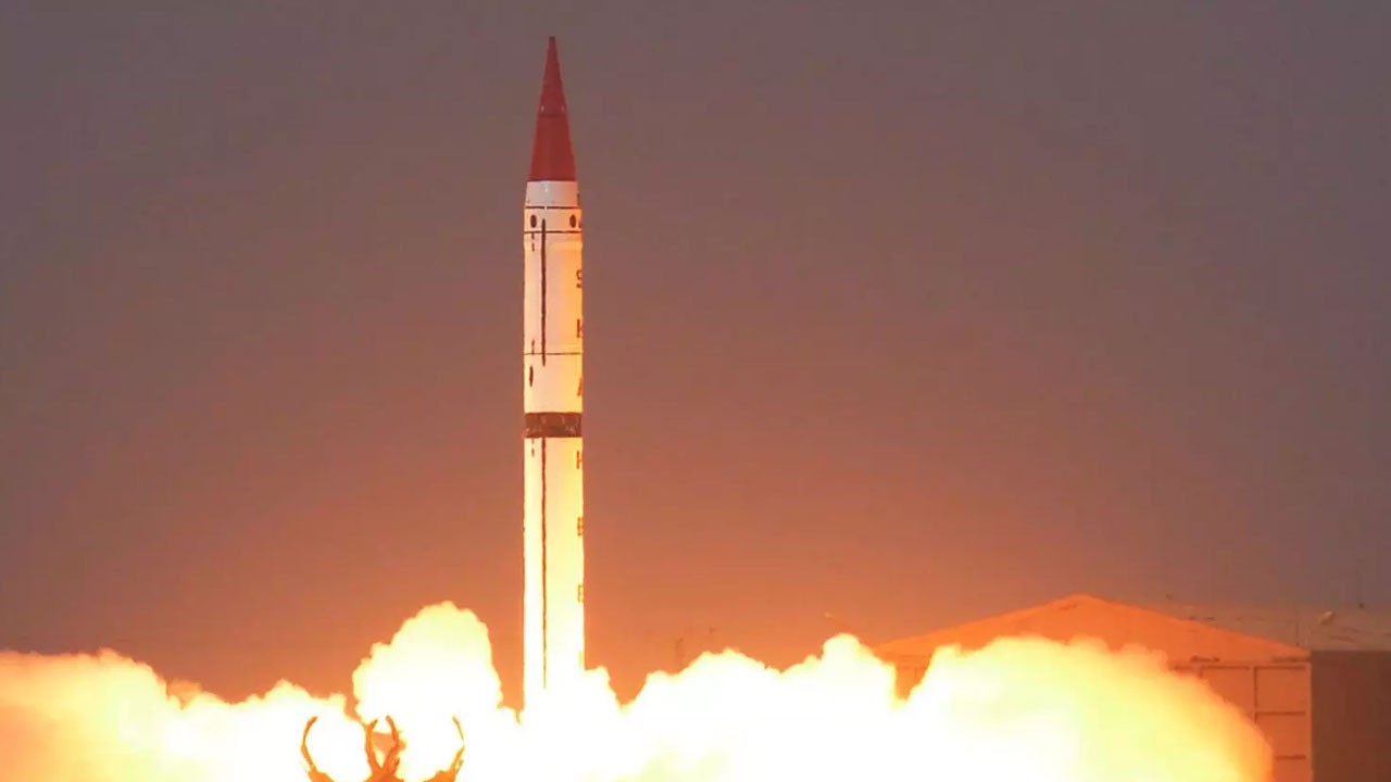 ஏவுகணை சோதனைக்கு உத்தரவிட்ட பாகிஸ்தான் - எல்லையில் போர் பதற்றம்