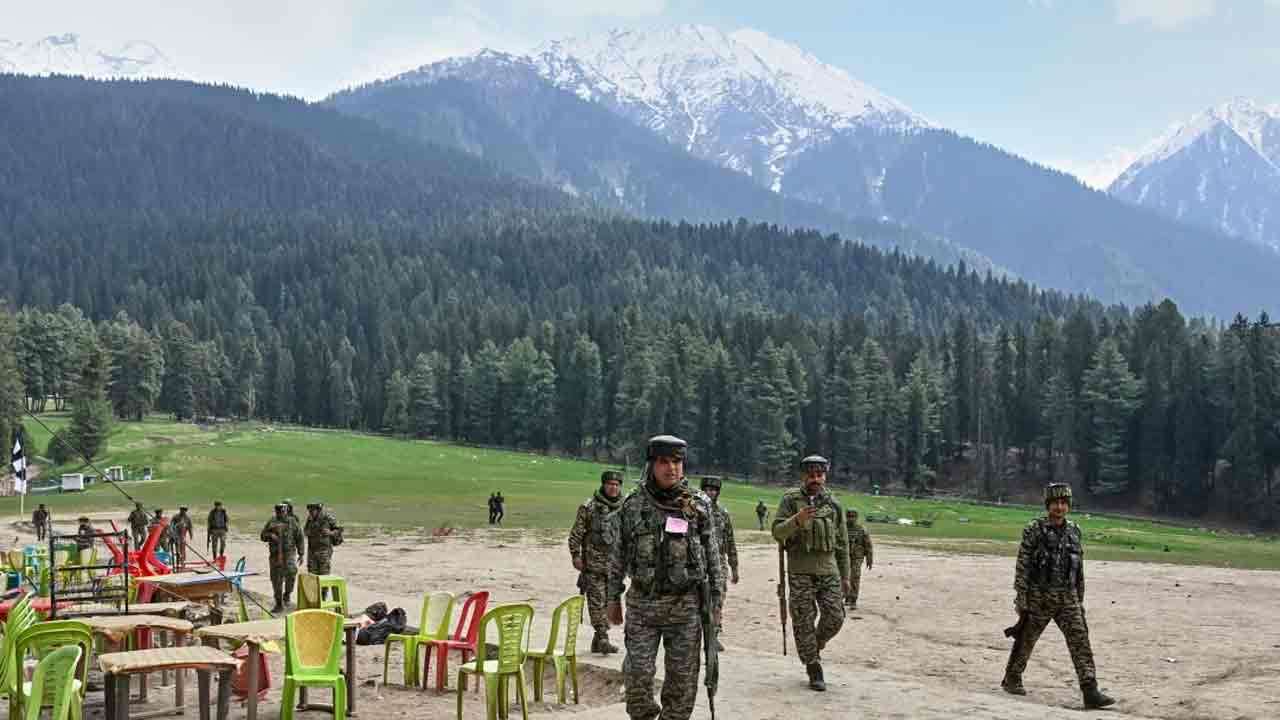 பாகிஸ்தானியர்களை வௌியேறுமாறு இந்தியா உத்தரவு