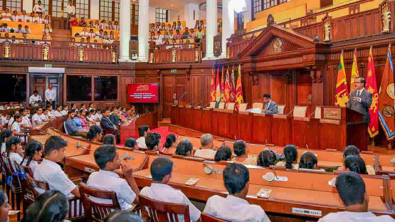 ஜனாதிபதி மாளிகையை பார்வையிட்ட மாணவர்கள்