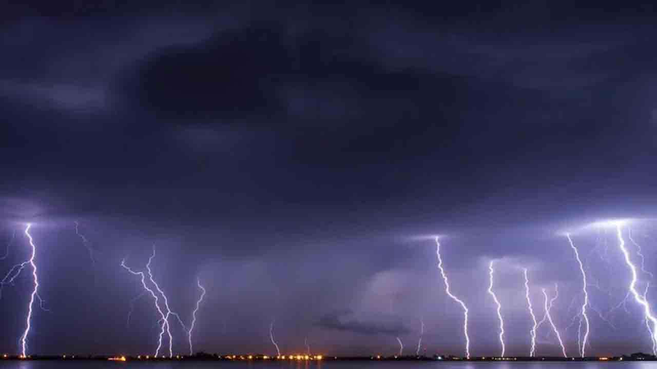 பலத்த மின்னல் குறித்து எச்சரிக்கை